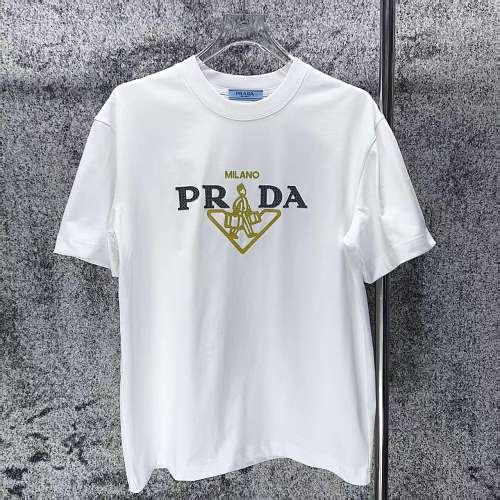 争奪戦 2026 プラダ 新作 半袖Tシャツ スーパーコピー