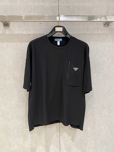 定番人気！2026 プラダ 新作 半袖Tシャツ 偽物