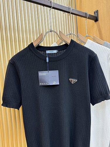 送料込 2026 プラダ 新作 半袖Tシャツ コピー