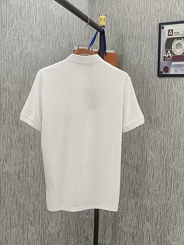 世界中で大人気♪ 2026 フェンディ 新作 半袖Tシャツ コピー