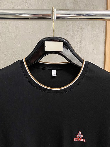 即発送！2026 プラダ 新作 半袖Tシャツ 偽物