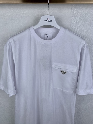 絶対欲しい！2026 プラダ 新作 半袖Tシャツ 偽物