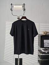 完売必至 2026 プラダ 新作 半袖Tシャツ 偽物