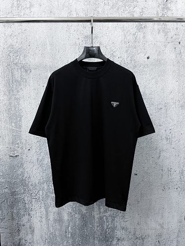 使い勝手良し 2026 プラダ 新作 半袖Tシャツ スーパーコピー