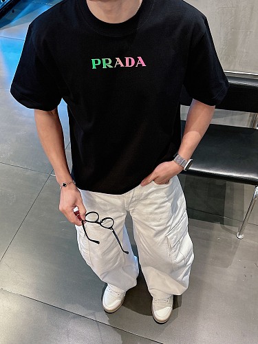 注目度抜群！2026 プラダ 新作 半袖Tシャツ 偽物