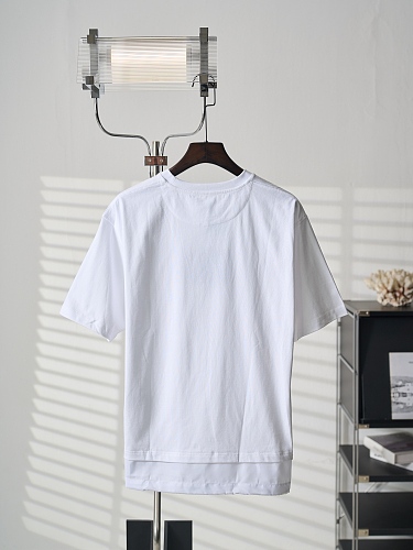 【大特価】2026 プラダ 新作 半袖Tシャツ コピー