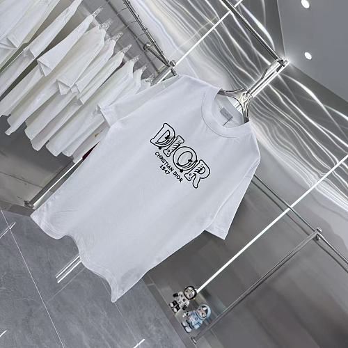 絶対欲しい！2026 ディオール 新作 半袖Tシャツ 偽物