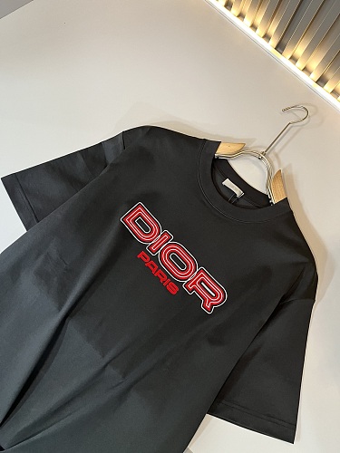 一目惚れ♪ 2026 ディオール 新作 半袖Tシャツ 偽物