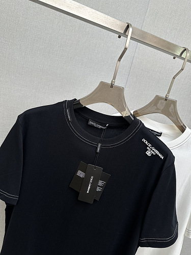 完売前に！ 2026 ドルチェ&ガッバーナ 新作 半袖Tシャツ 偽物