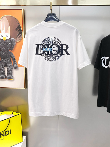 日本未入荷 2026 ディオール 新作 半袖Tシャツ 偽物