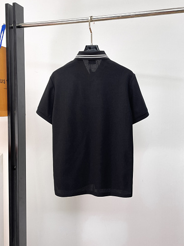 目を惹くカラー 2026 バーバリー 新作 半袖Tシャツ 偽物