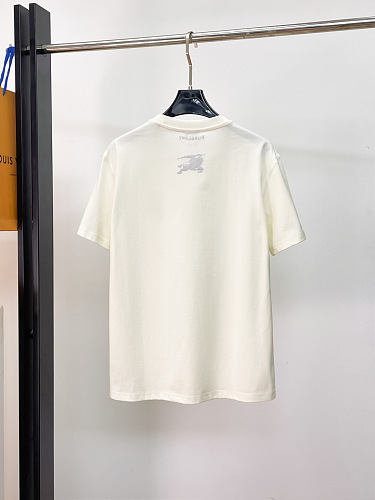 世界中で大人気♪ 2026 バーバリー 新作 半袖Tシャツ 偽物