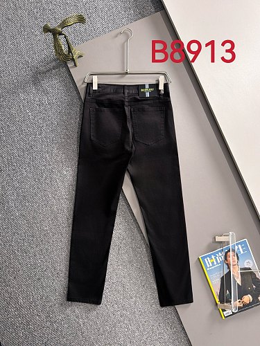 【限定カラー】2026 バーバリー 新作 ジーンズ スーパーコピー