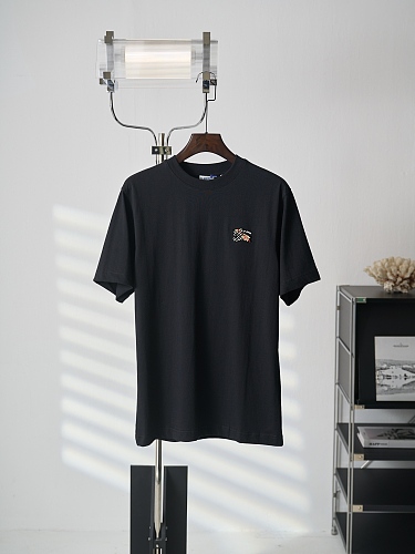 即発送！2026 バーバリー 新作 半袖Tシャツ 偽物