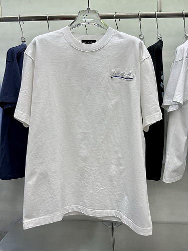 完売前に！ 2026 バレンシアガ 新作 半袖Tシャツ コピー