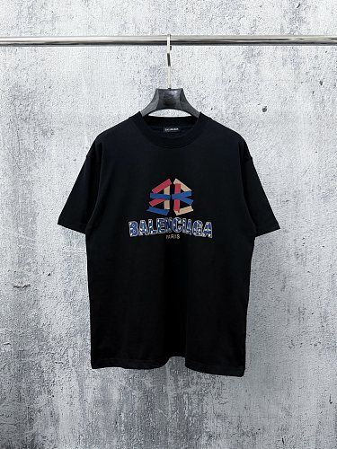 使い勝手良 2026 バレンシアガ 新作 半袖Tシャツ 偽物