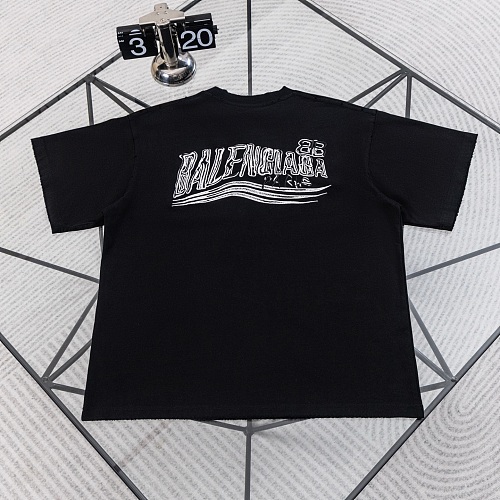 【使い勝手抜群】 2026 バレンシアガ 新作 半袖Tシャツ 偽物