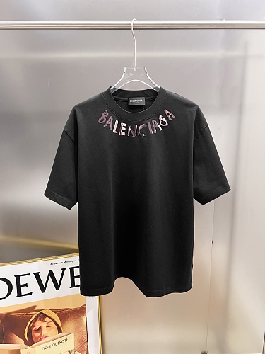 定番人気！ 2026 バレンシアガ 新作 半袖Tシャツ 偽物
