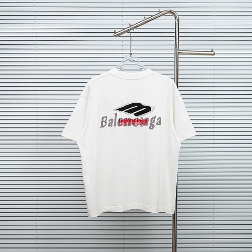 すぐ届く 2026 バレンシアガ 新作 半袖Tシャツ 偽物