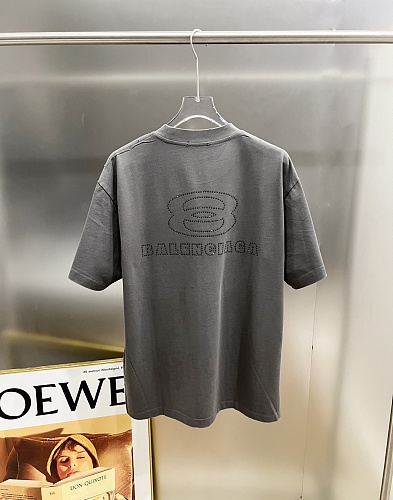 人気急上昇新作 2026 バレンシアガ 新作 半袖Tシャツ スーパーコピー