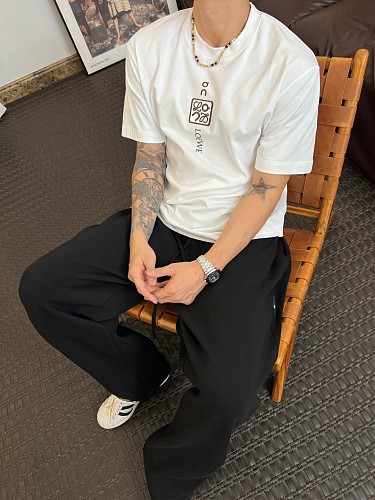 すぐ届く 2026 ロエベ 新作 半袖Tシャツ 偽物
