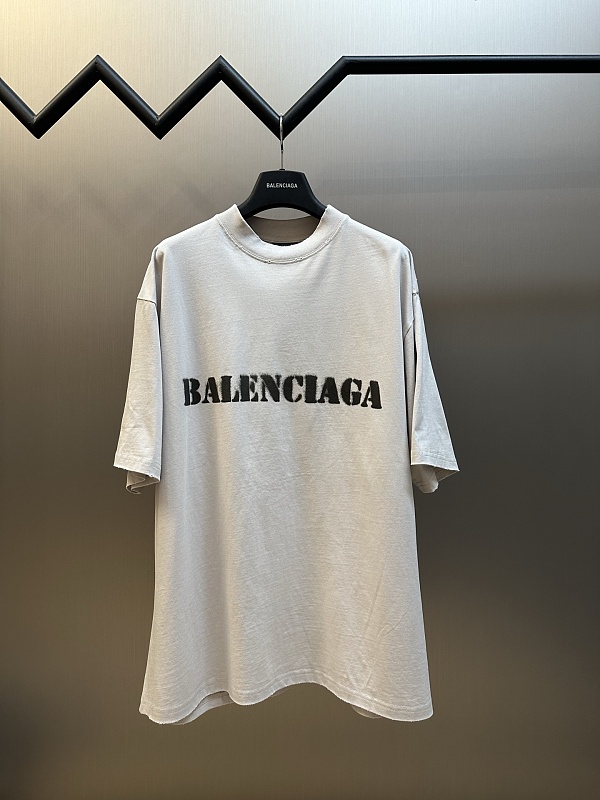 日本未入荷 2026 バレンシアガ 新作 半袖Tシャツ スーパーコピー