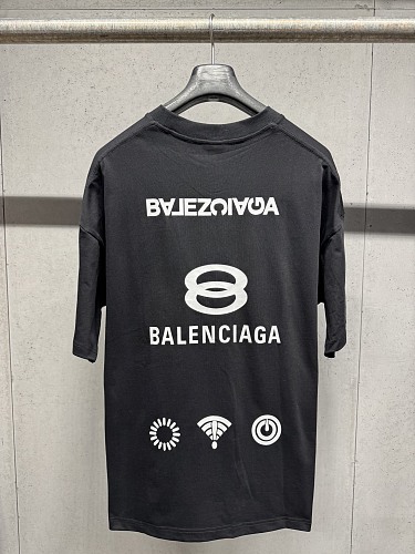 目を惹くカラー 2026 バレンシアガ 新作 半袖Tシャツ 偽物