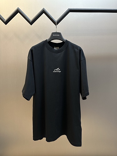 高品質♪♪♪  2026 バレンシアガ 新作 半袖Tシャツ スーパーコピー