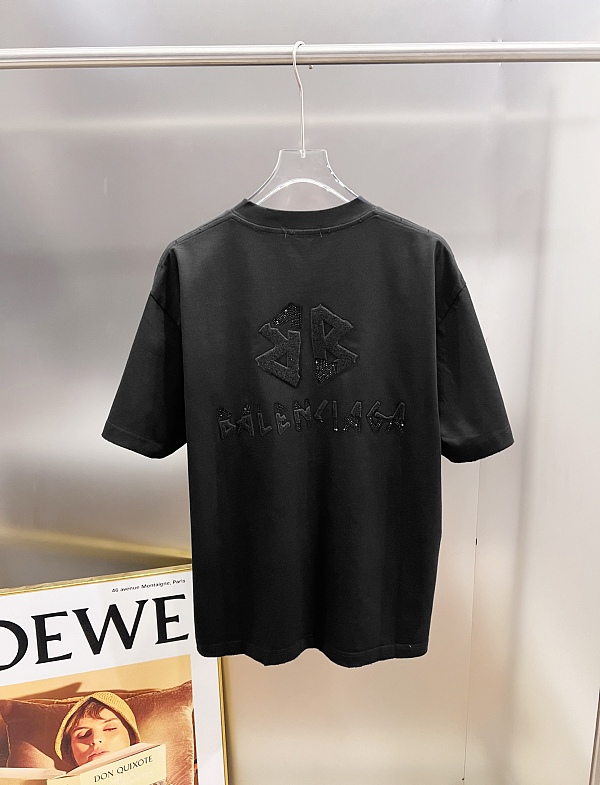 超希少! 2026 バレンシアガ 新作 半袖Tシャツ 偽物