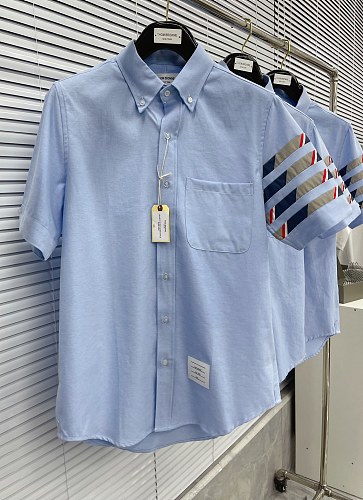 争奪戦 2026 トム·ブラウン 新作 半袖Tシャツ 偽物
