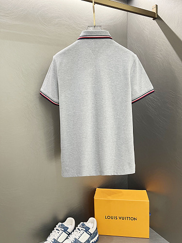 超希少！ 2026 トム·ブラウン 新作 半袖Tシャツ 偽物