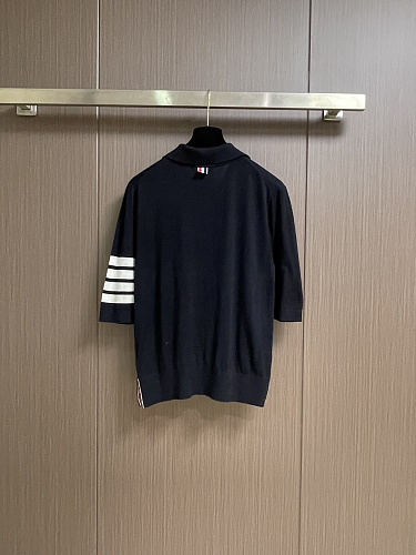 使い勝手良し 2026 トム·ブラウン 新作 半袖Tシャツ 偽物