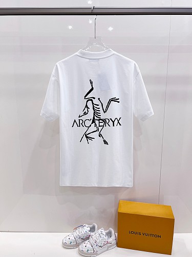 目を惹くカラー 2026 アークテリクス 新作 半袖Tシャツ コピー