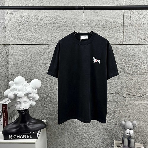 送料込 2026 トム·ブラウン 新作 半袖Tシャツ コピー