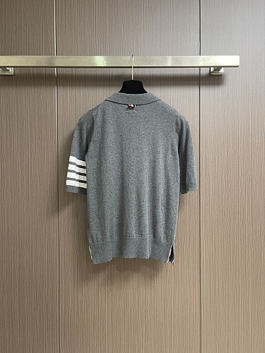 注目度抜群！ 2026 トム·ブラウン 新作 半袖Tシャツ 偽物