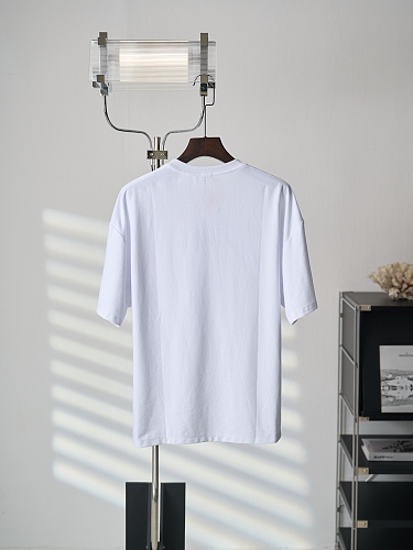 ☆超人気☆ 2026 セリーヌ 新作 半袖Tシャツ 偽物