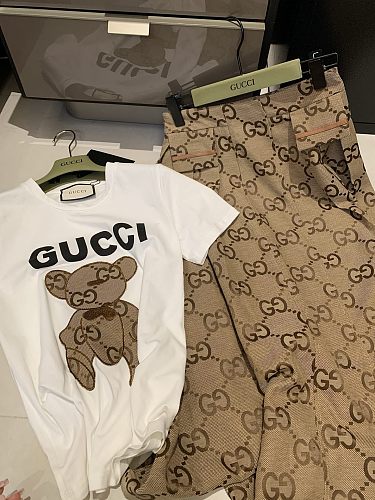 すぐ届く 2026 グッチ 新作 セットアップ 偽物