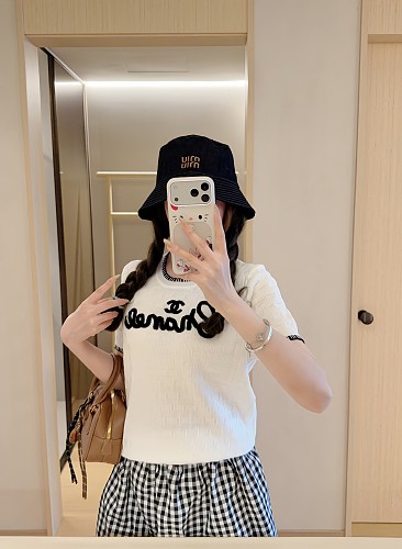 人気爆発☆ 2026 シャネル 新作 半袖Tシャツ 偽物