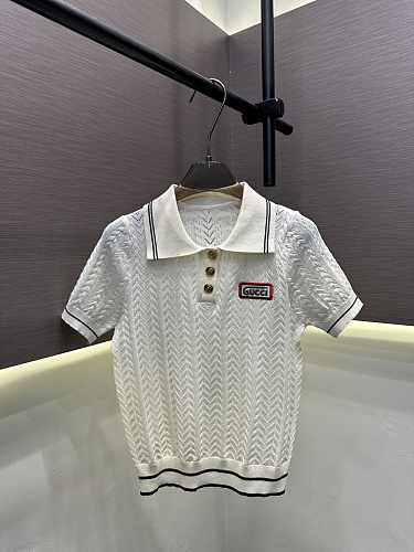 人気急上昇新作 2026 グッチ 新作 半袖Tシャツ スーパーコピー 4色