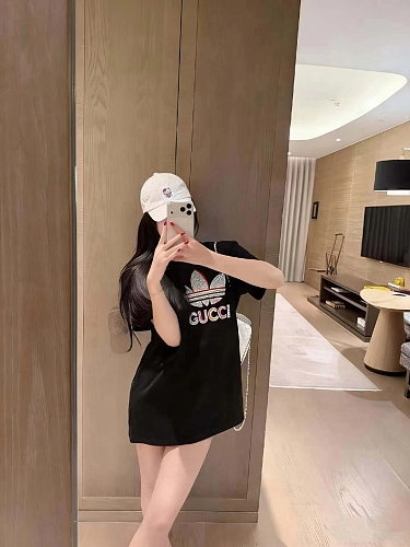 使い勝手良  2026 グッチ 新作 半袖Tシャツ スーパーコピー 2色