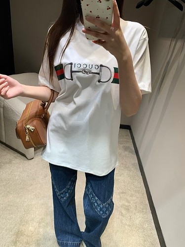 争奪戦 2026 グッチ 新作 半袖Tシャツ 偽物