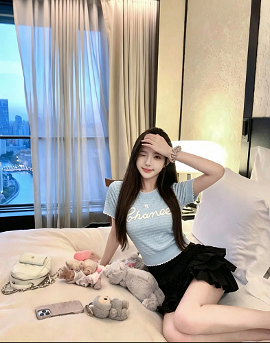 一目惚れ♪ 2026 シャネル 新作 半袖Tシャツ スーパーコピー 4色