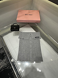 【大特価】 2026 ミュウミュウ 新作 半袖Tシャツ 偽物