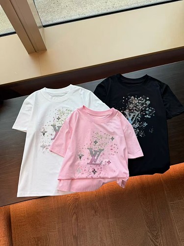 日本未入荷 2026 ルイヴィトン 新作 半袖Tシャツ 偽物 3色
