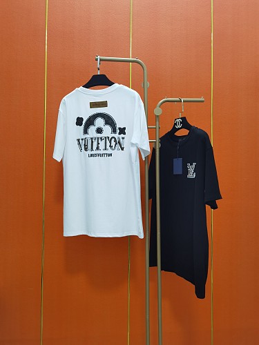 売上総額１位！2026 ルイヴィトン 新作 半袖Tシャツ コピー