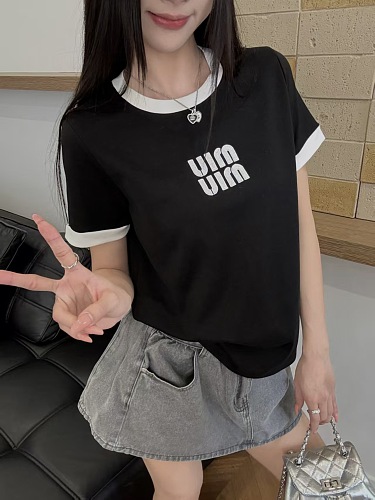 注目度抜群！ 2026 ミュウミュウ 新作 半袖Tシャツ スーパーコピー