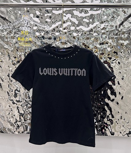 人気急上昇 2026 ルイヴィトン 新作 半袖Tシャツ 偽物