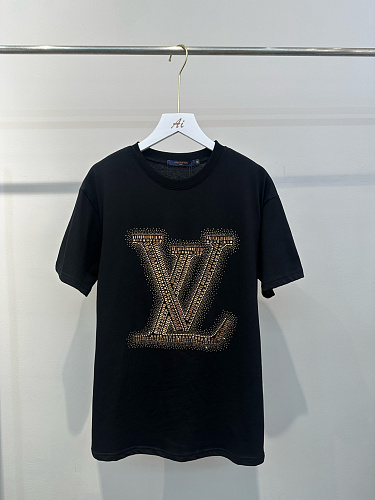 一目惚れ♪ 2026 ルイヴィトン 新作 半袖Tシャツ コピー 2色