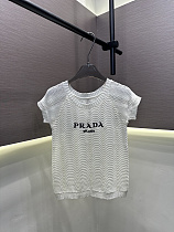 目を惹くカラー 2026 プラダ 新作 半袖Tシャツ 偽物 3色 目を惹くカラー 2026 プラダ 新作 半袖Tシャツ 偽物 3色