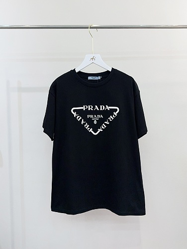 人気急上昇 2026 プラダ 新作 半袖Tシャツ スーパーコピー 2色